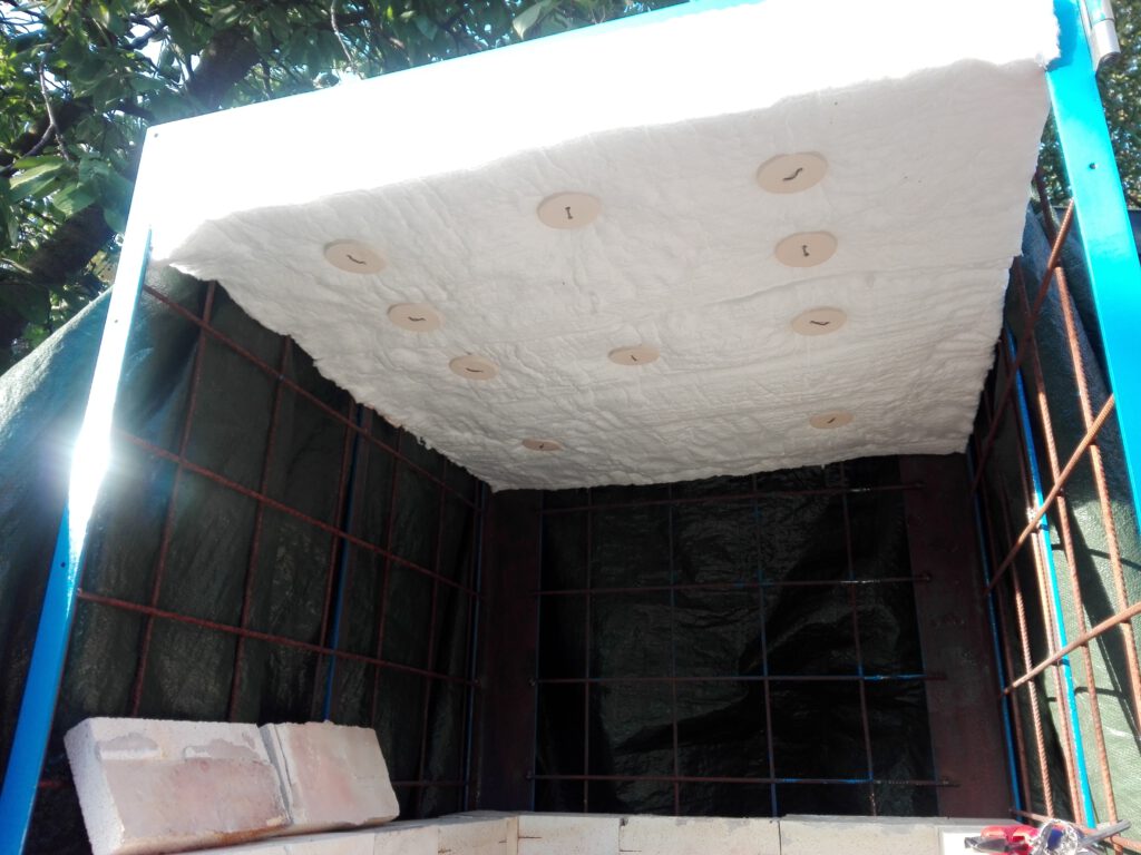 Ceramic fiber ceiling of two 50 mm thick (2") blankets fixed with ceramic buttons